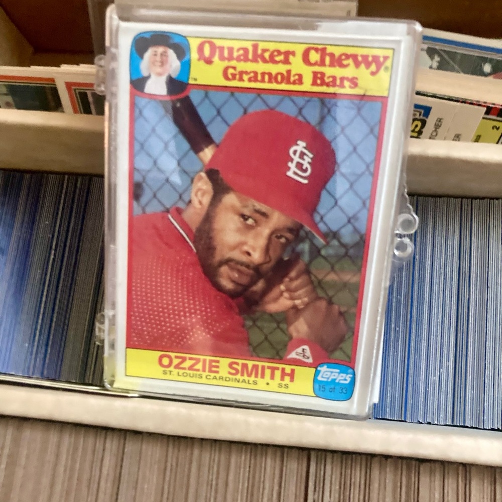 Topps, assorted Baseball Cards Box, O-Pee-Chee, and a Braves baseball - Picture 3 of 8